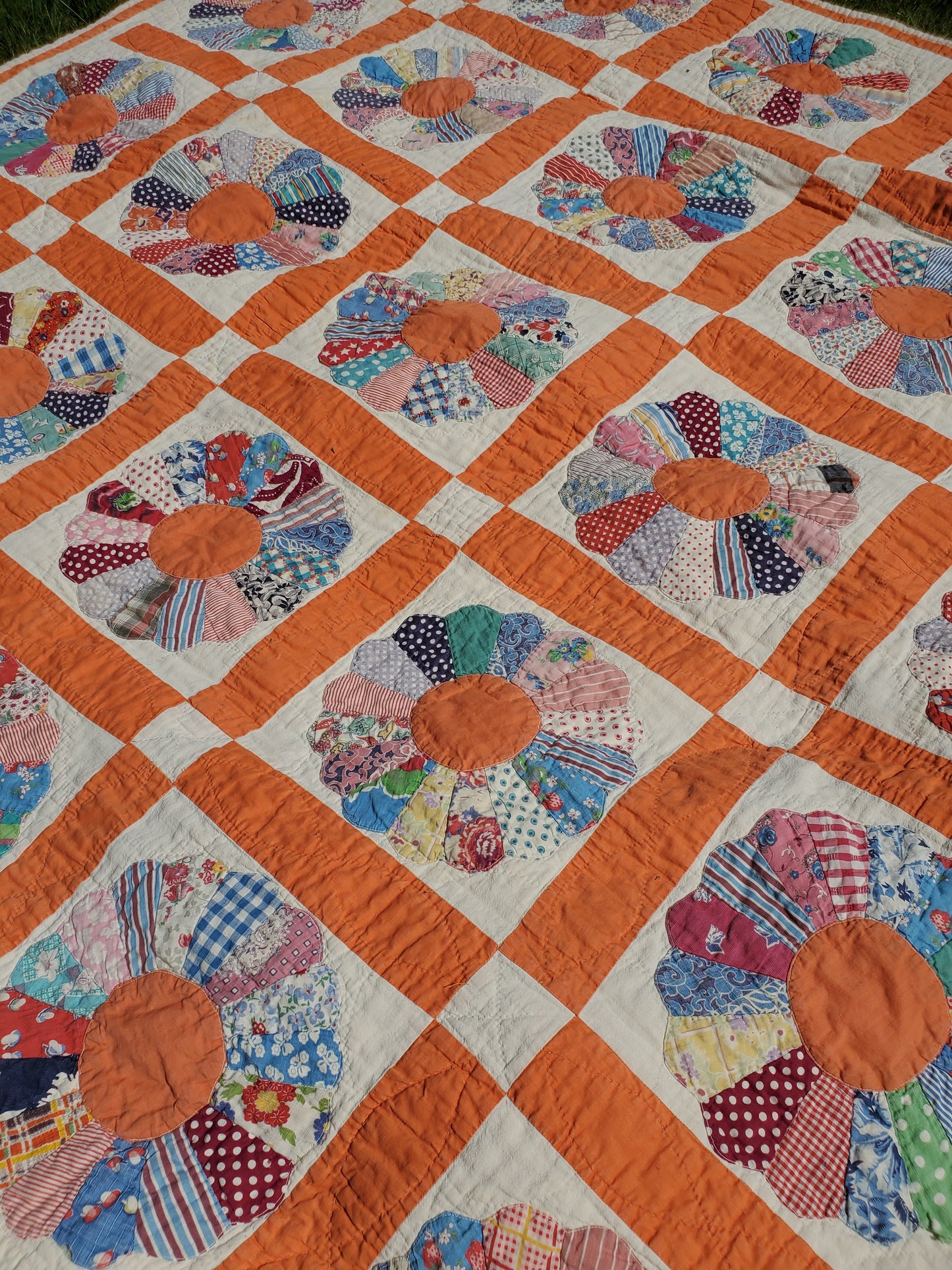 Vintage Dresden Plate Quilt c1940
