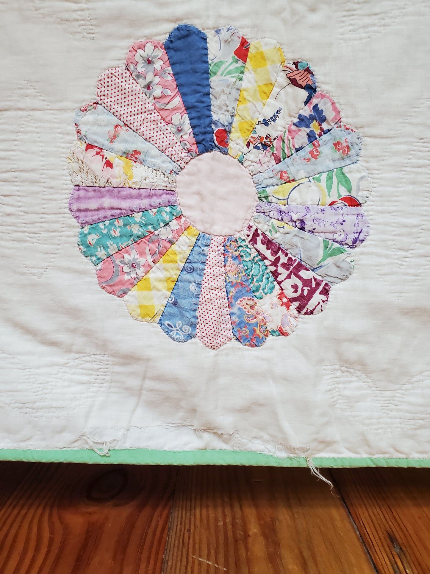 Vintage Dresden Plate Quilt ca 1930