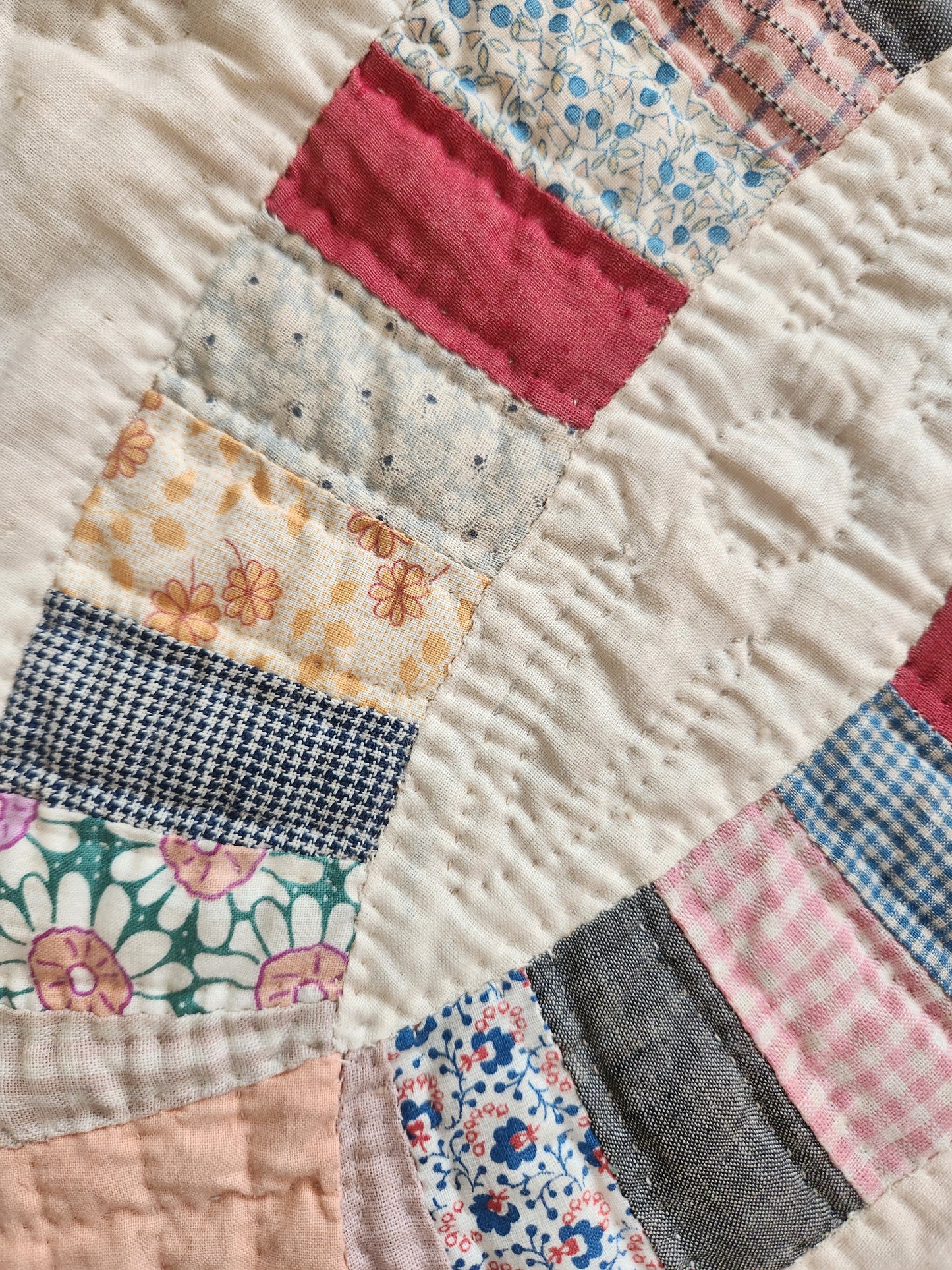 Vintage Double Wedding Ring Quilt with Prairie Points c1930