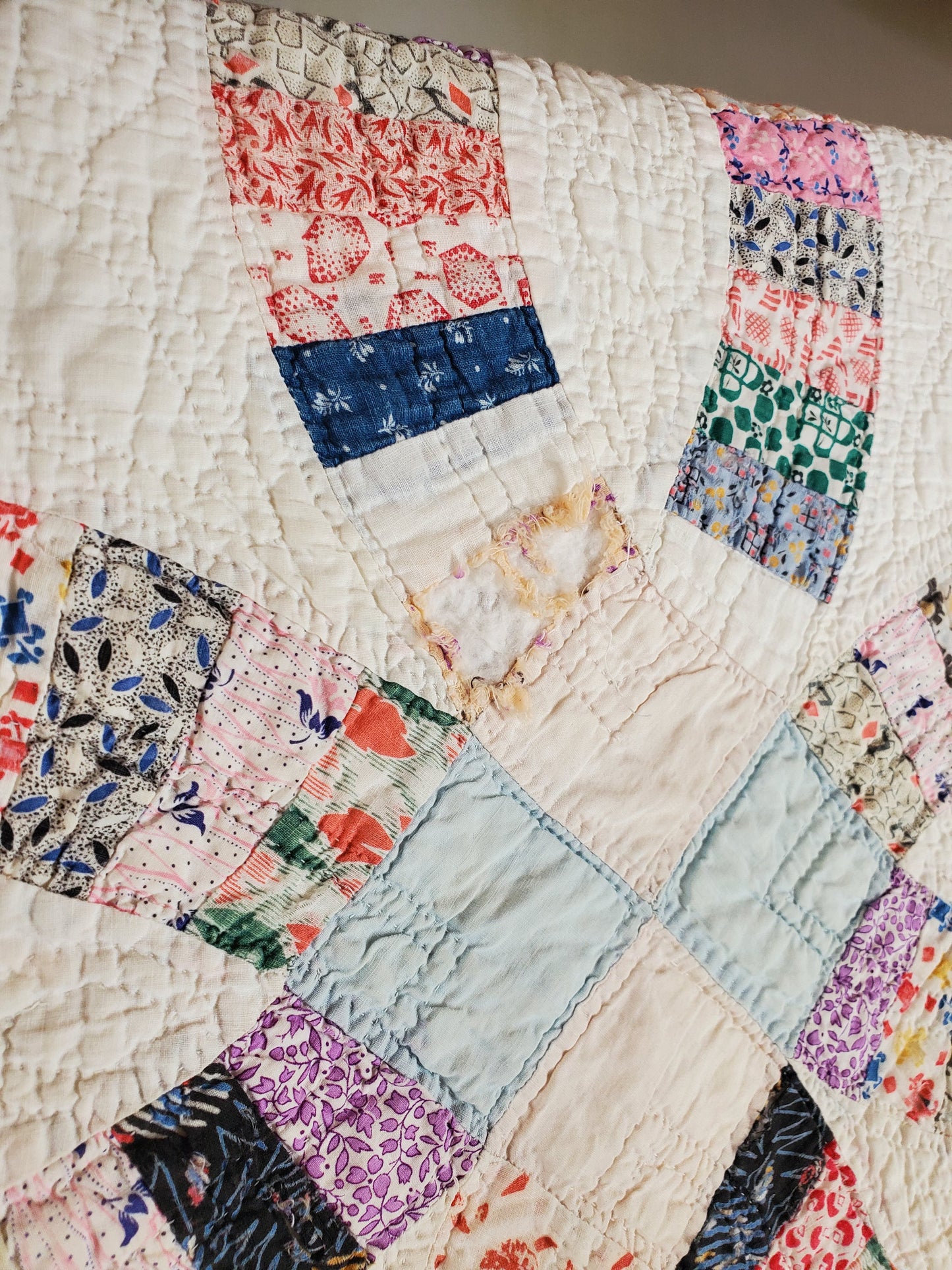 Vintage Wedding Ring Quilt with Scalloped Binding, ca 1930