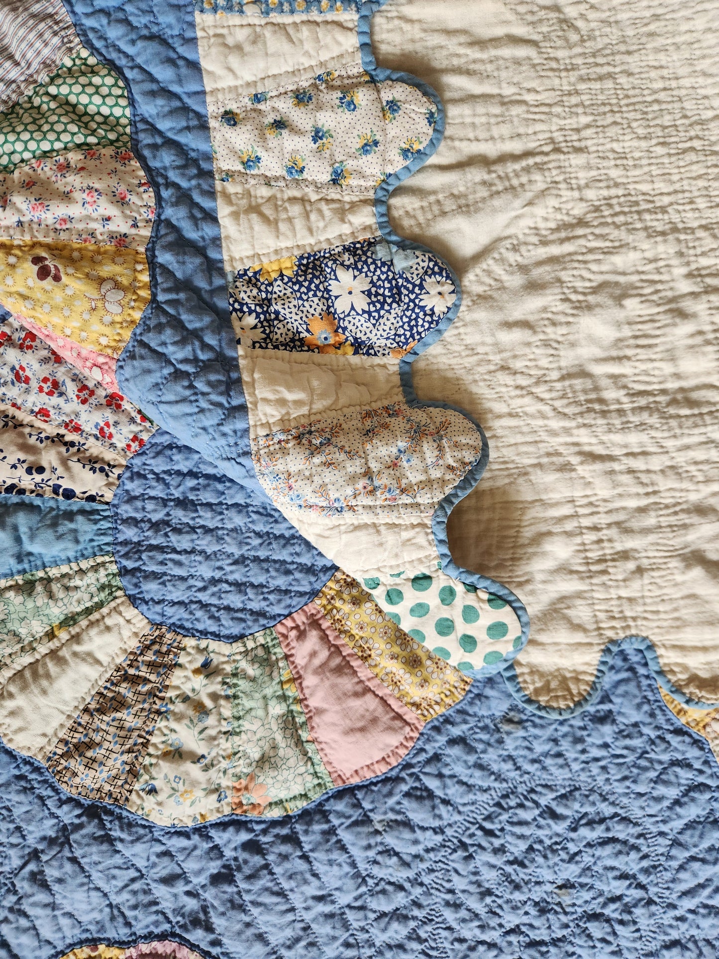 Vintage Dresden Plate Quilt c1930