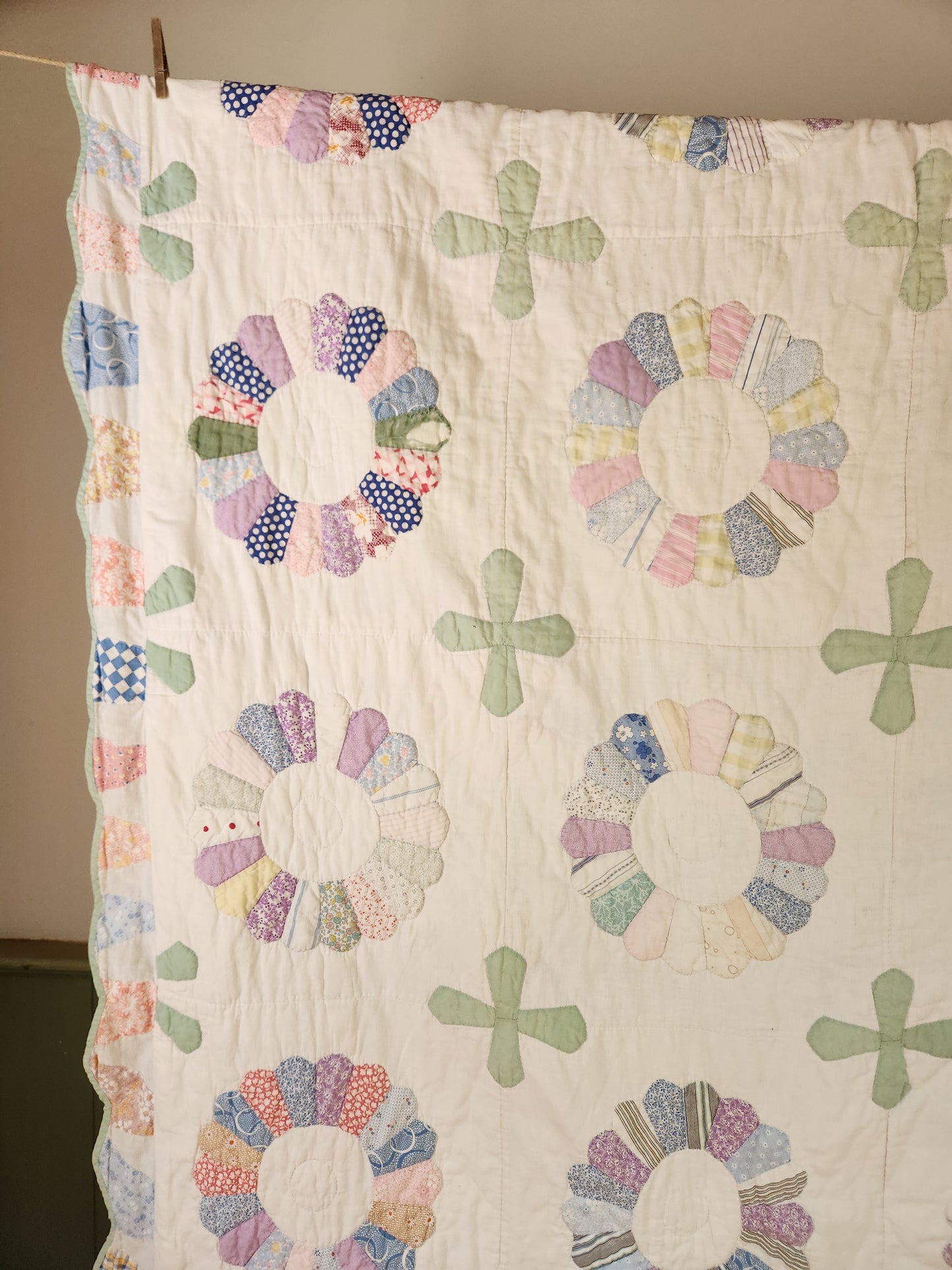 Vintage Dresden Plate Applique Quilt c1930