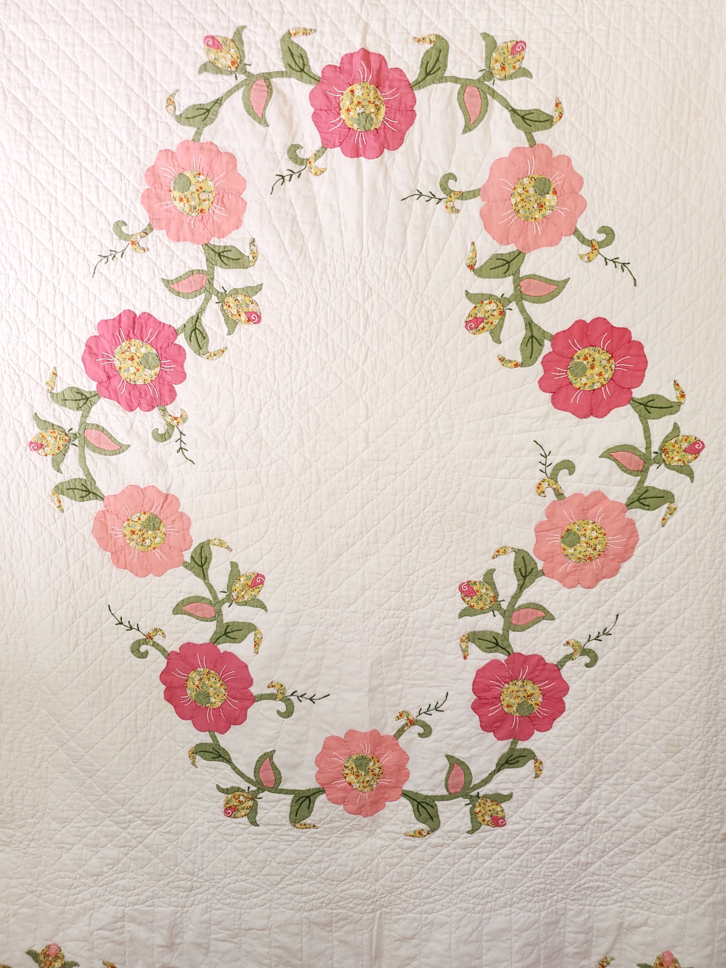 Stunning Vintage Floral Applique Quilt