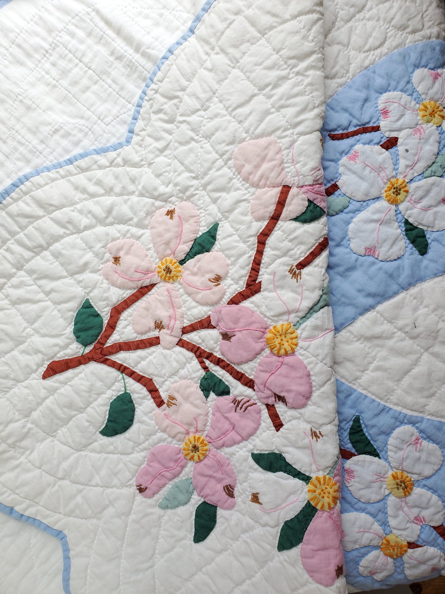 Vintage Dogwood Blossom Quilt, ca 1950