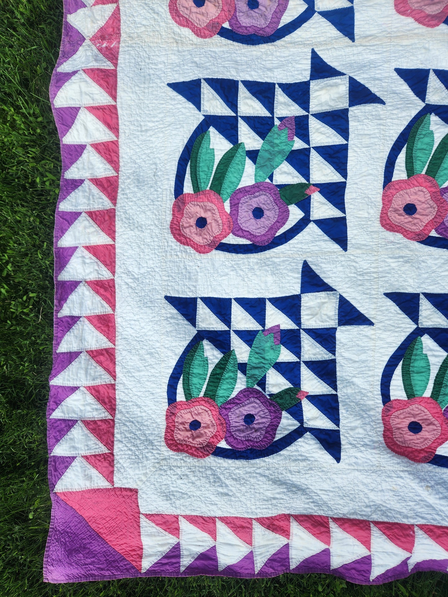 Rose Basket Quilt with Flying Geese Border c1940