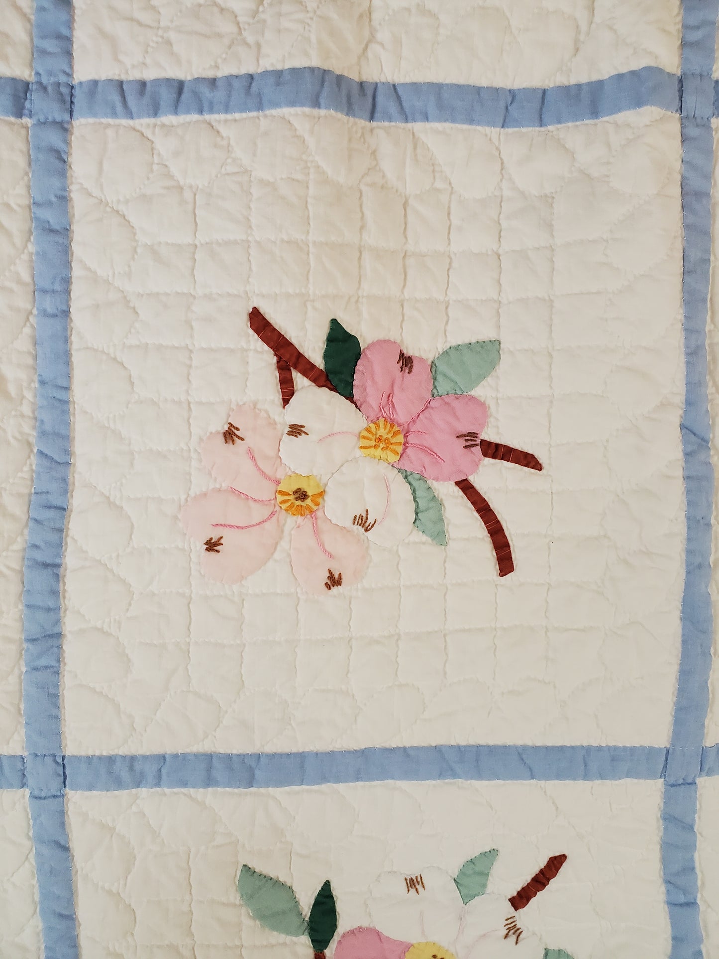 Vintage Dogwood Blossom Quilt, ca 1950