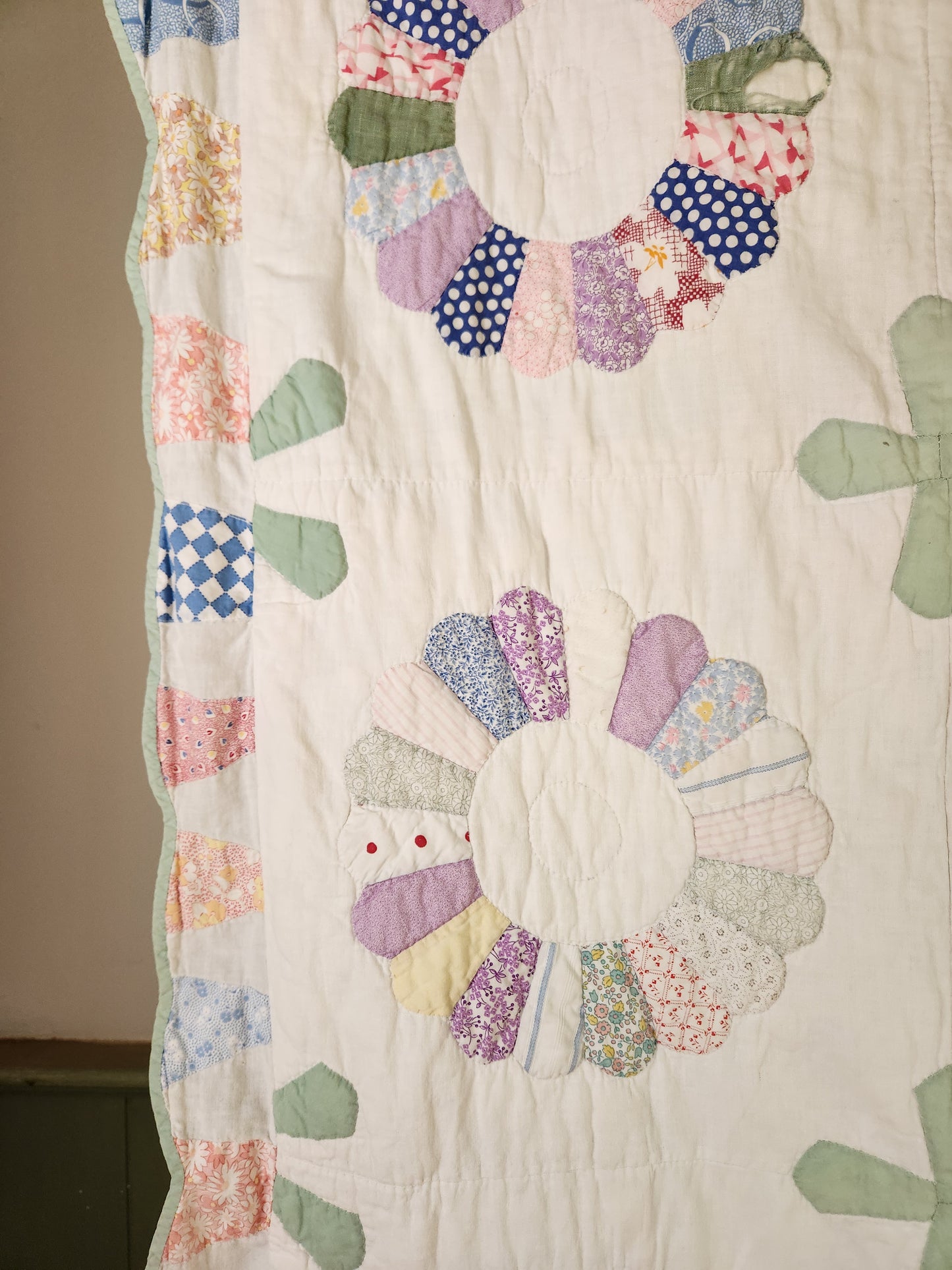 Vintage Dresden Plate Applique Quilt c1930