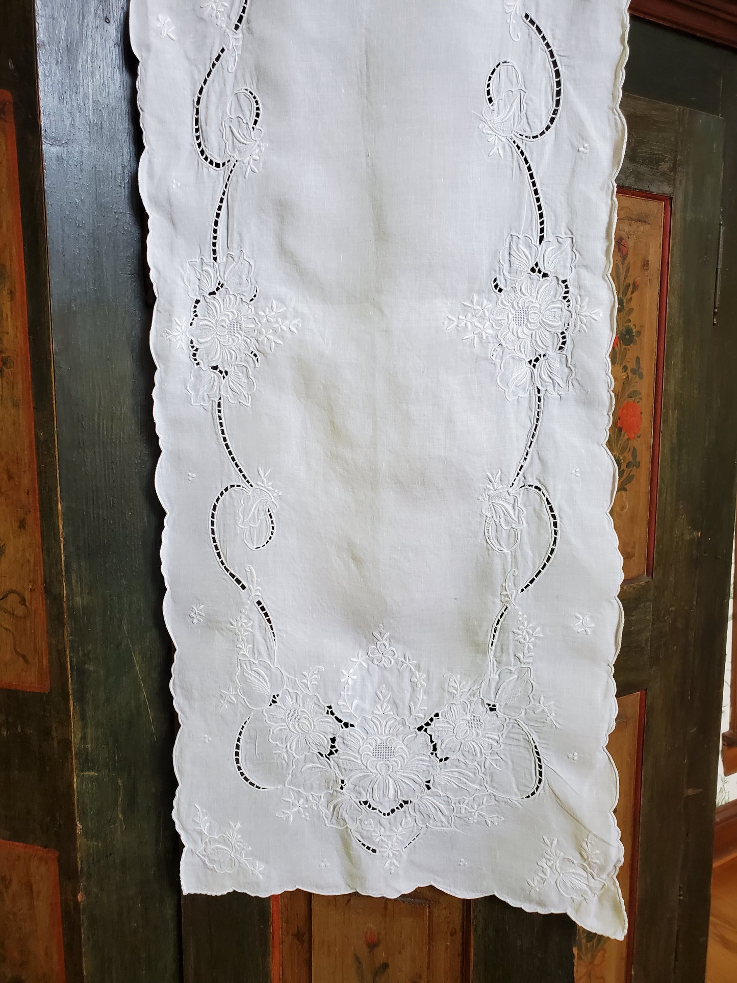 Antique White Embroidered Runner