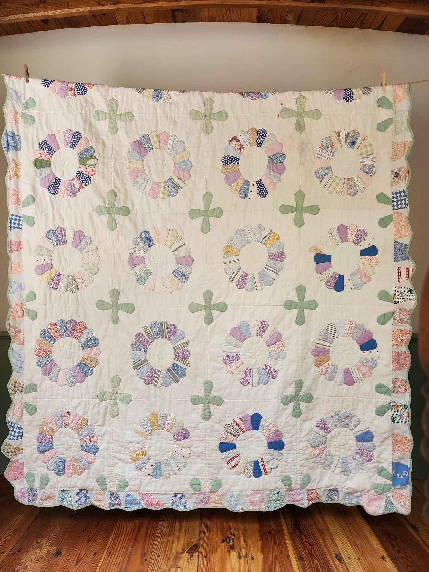 Vintage Dresden Plate Applique Quilt c1930