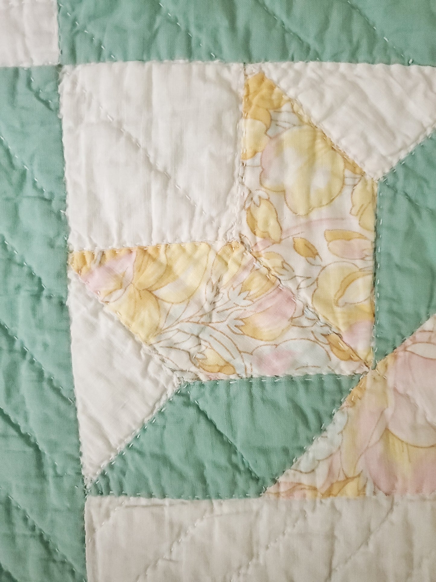 Gorgeous Hand Pieced Vintage Quilt, ca 1950