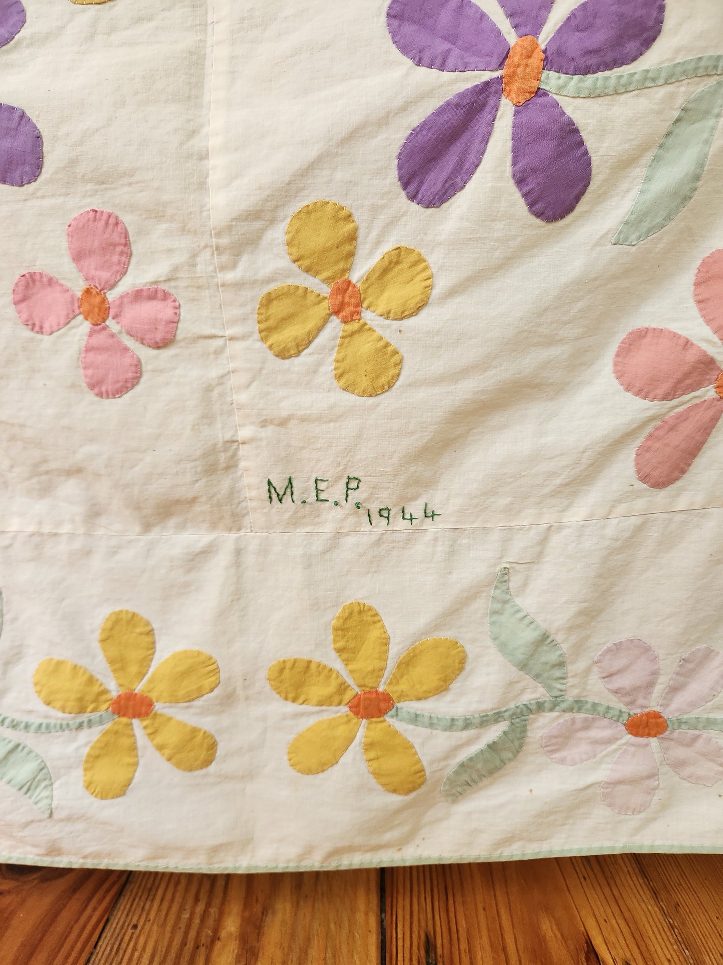 Vintage Floral Applique Coverlet 1944 (B)