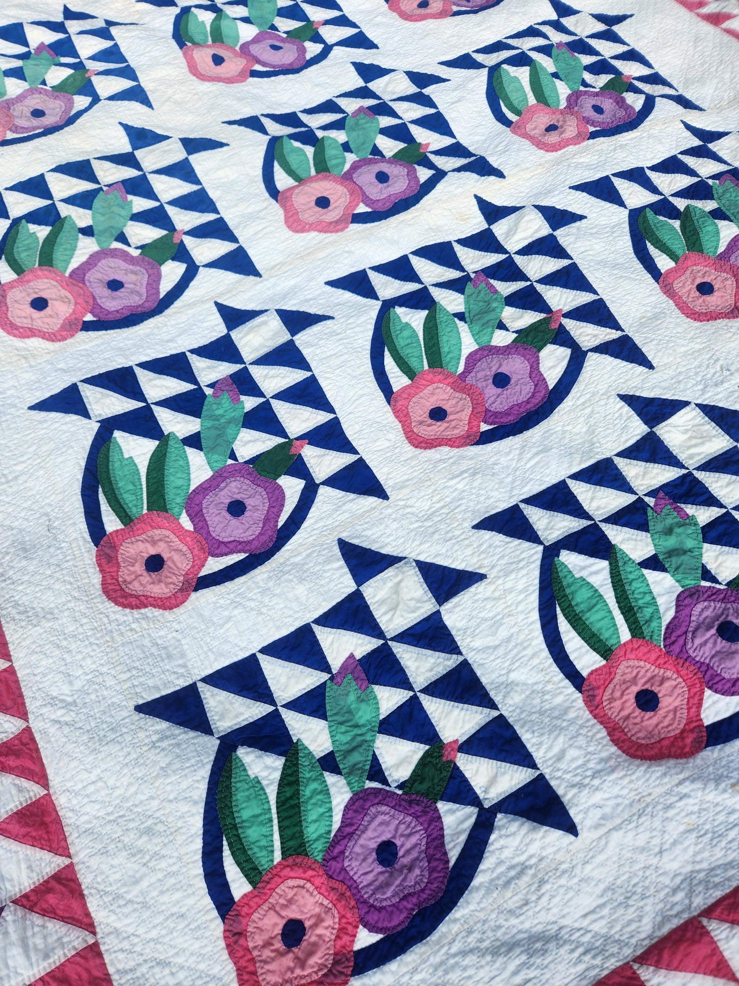 Rose Basket Quilt with Flying Geese Border c1940