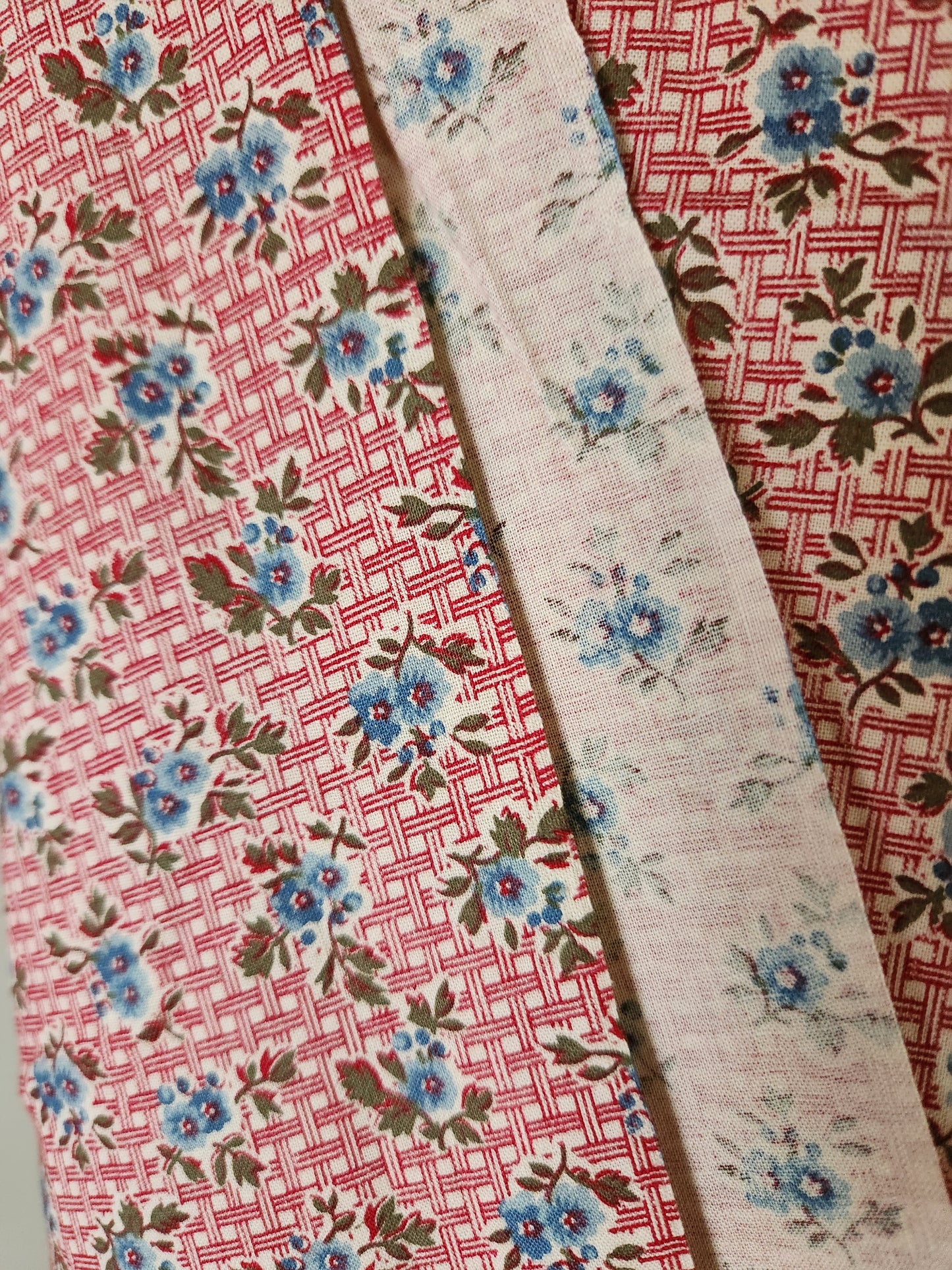 Vintage Lattice and Rose Cotton Yardage