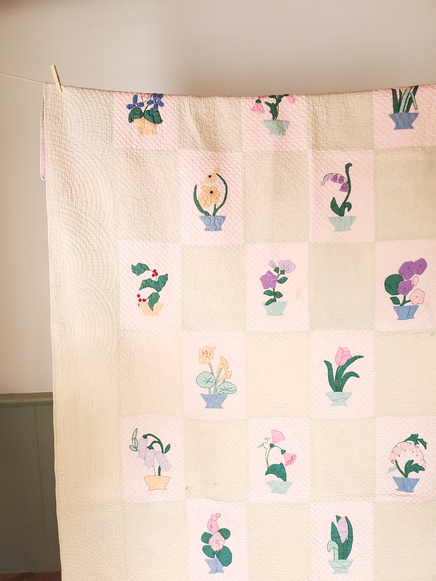 Vintage Flower Vignettes Quilt, ca 1940