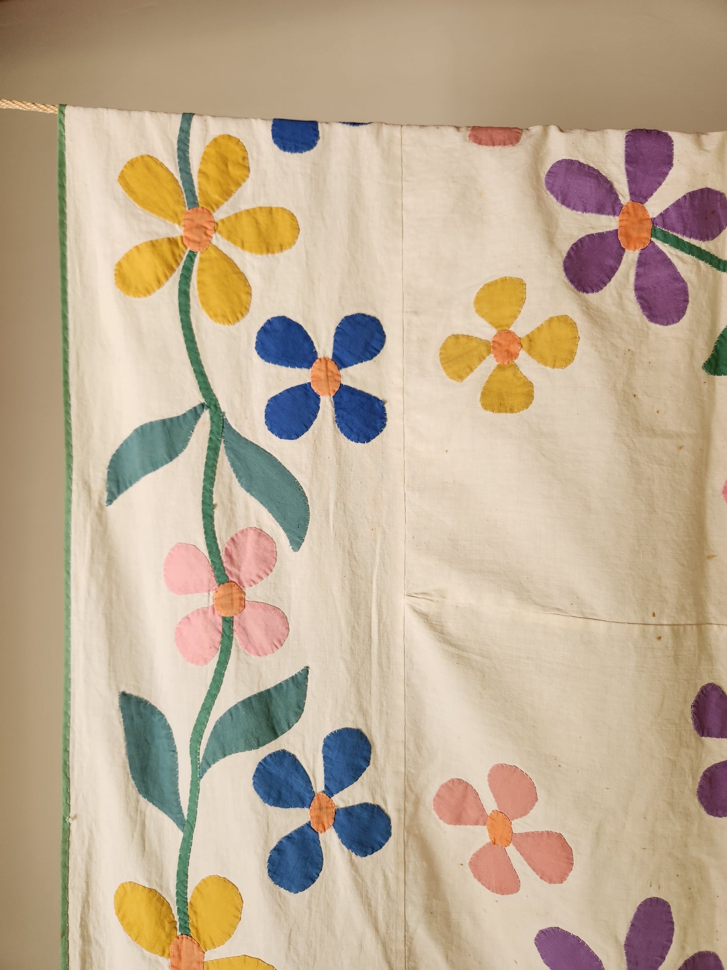 Vintage Floral Applique Coverlet 1942 (A)