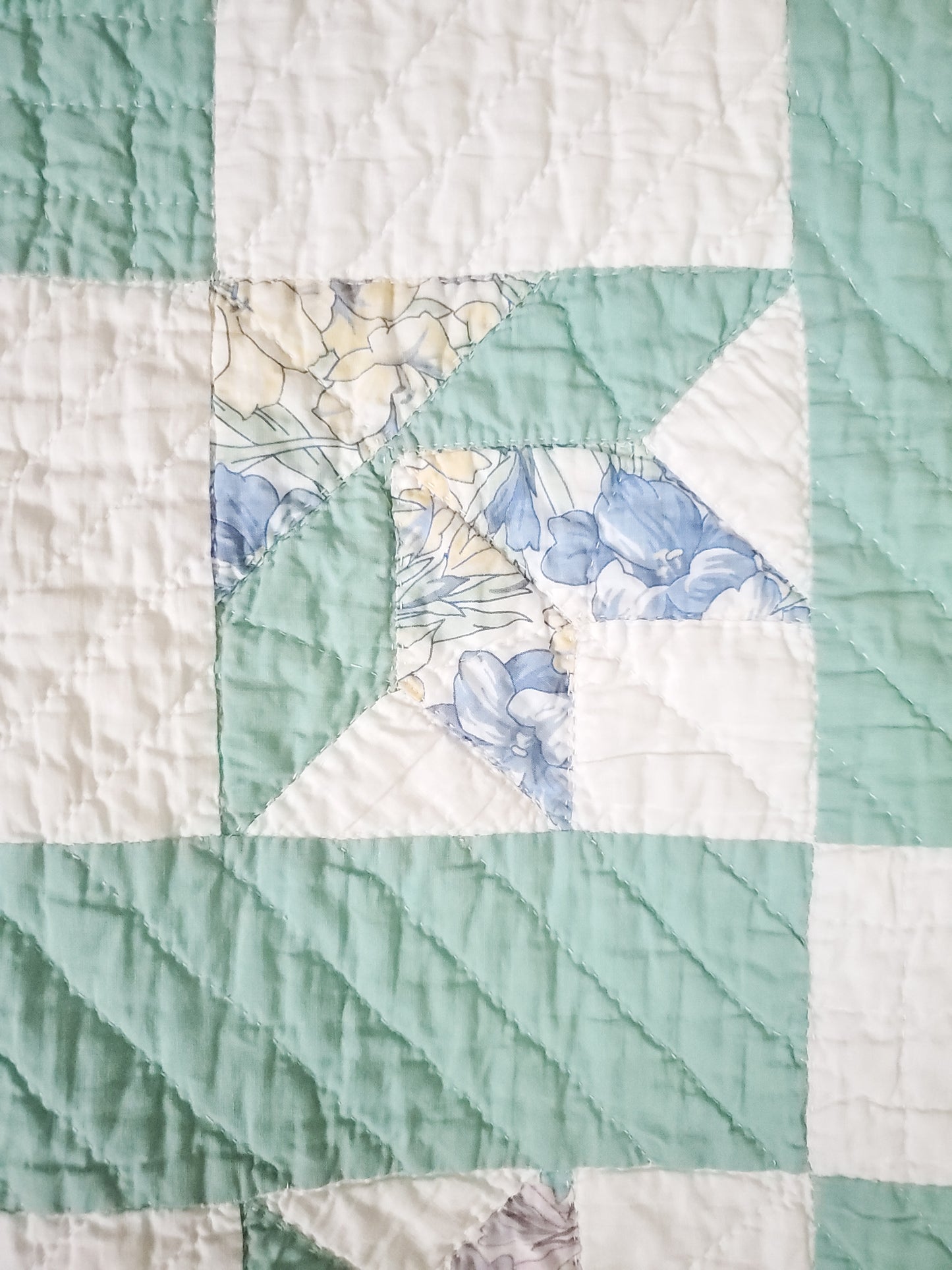 Gorgeous Hand Pieced Vintage Quilt, ca 1950