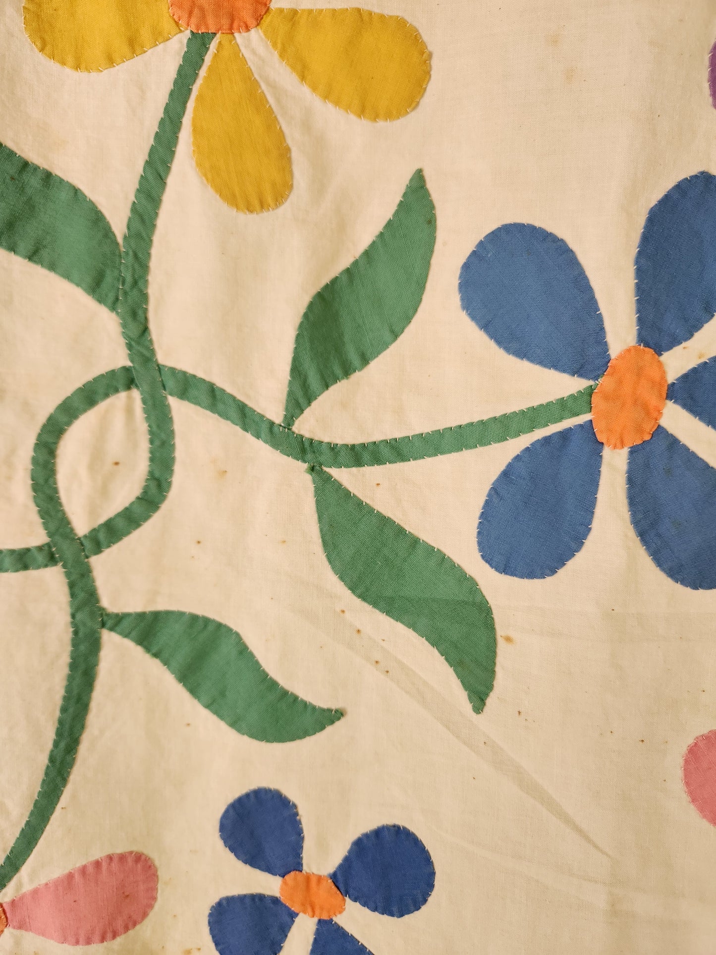 Vintage Floral Applique Coverlet 1942 (A)