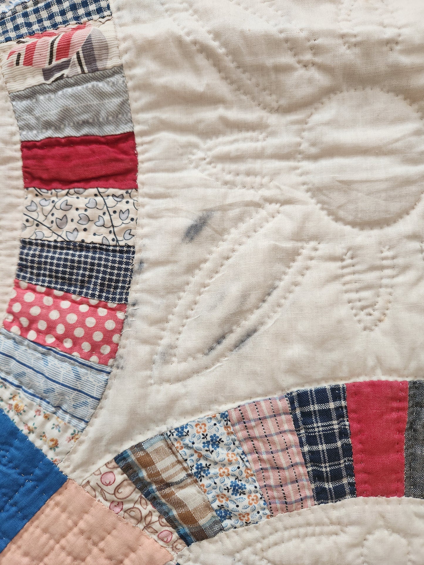 Vintage Double Wedding Ring Quilt with Prairie Points c1930