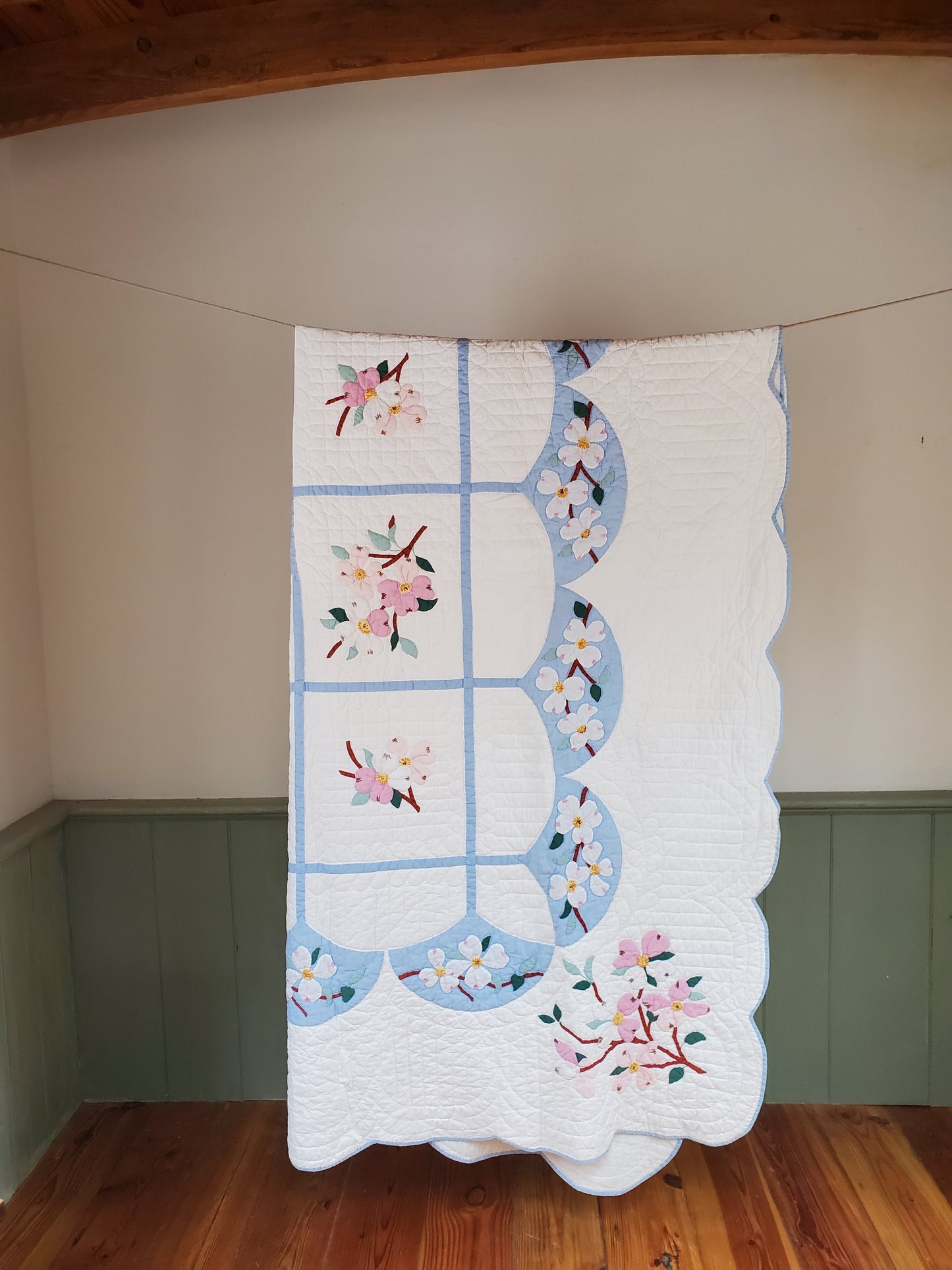 Vintage Dogwood Blossom Quilt, ca 1950