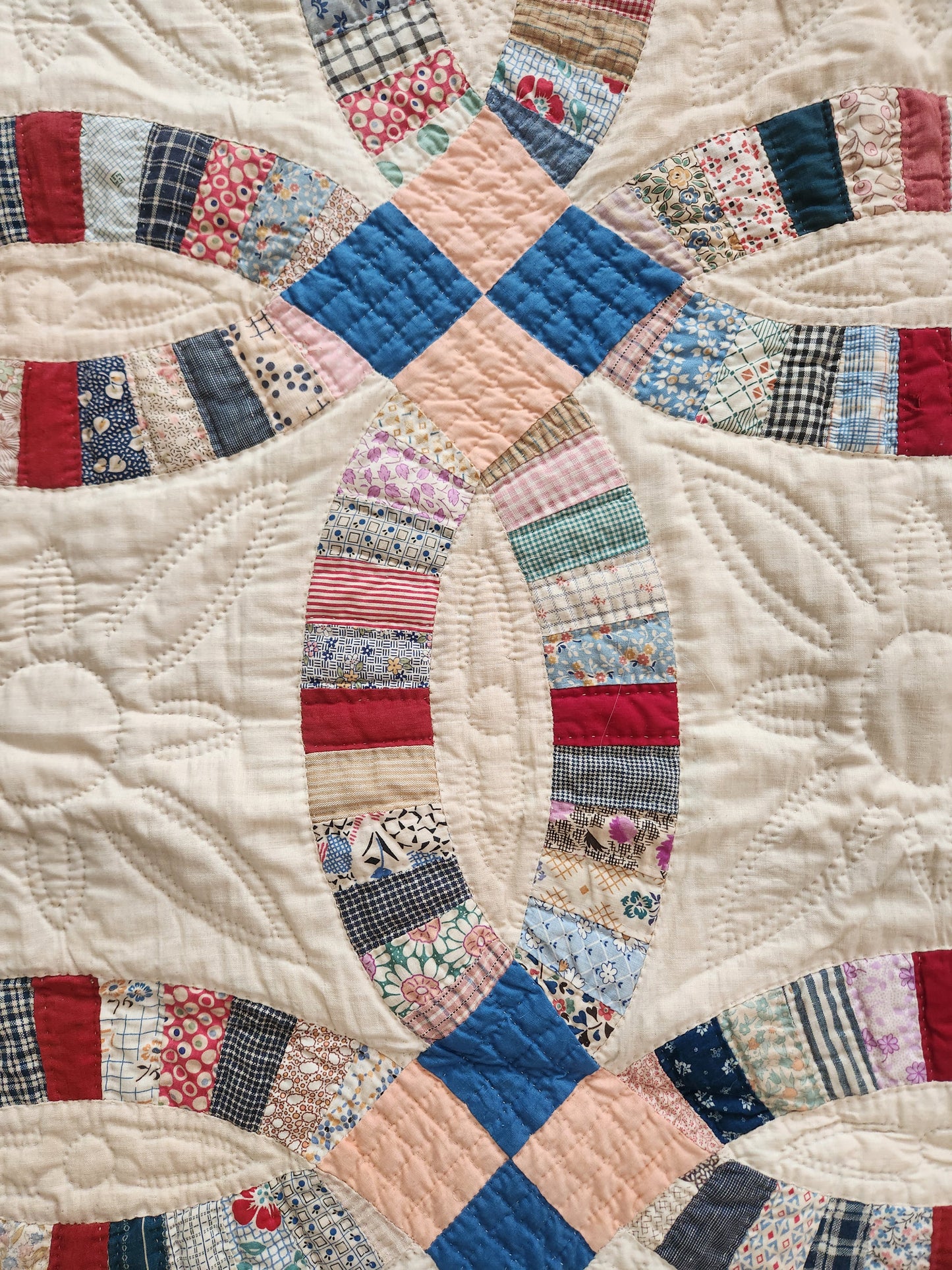Vintage Double Wedding Ring Quilt with Prairie Points c1930
