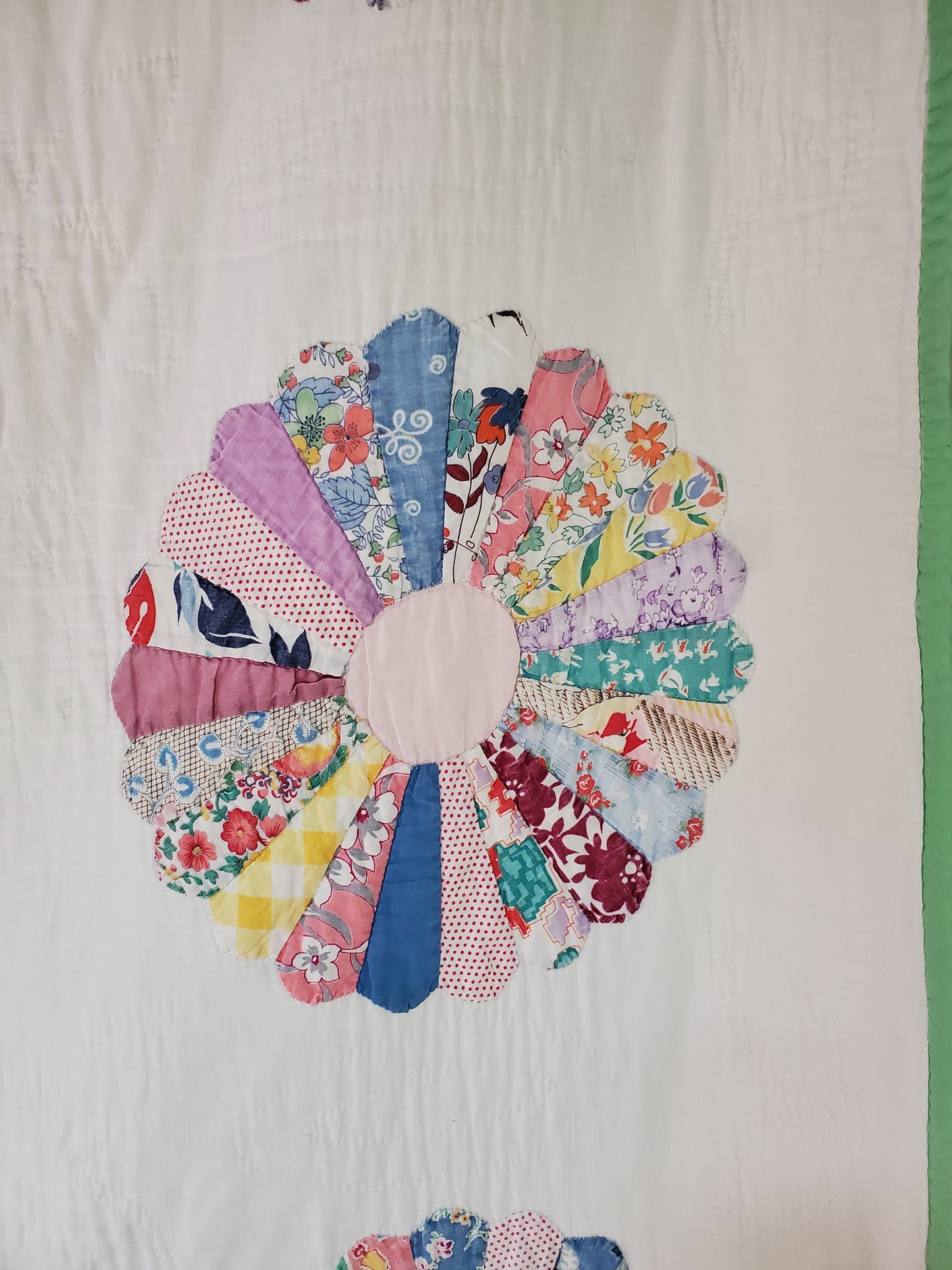 Vintage Dresden Plate Quilt ca 1930