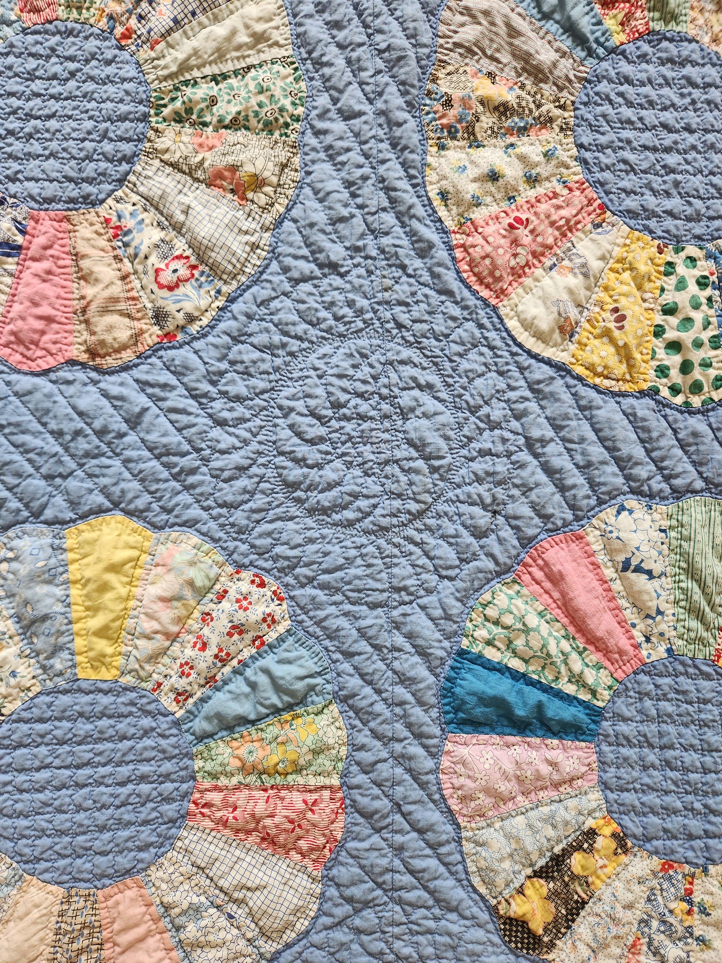 Vintage Dresden Plate Quilt c1930