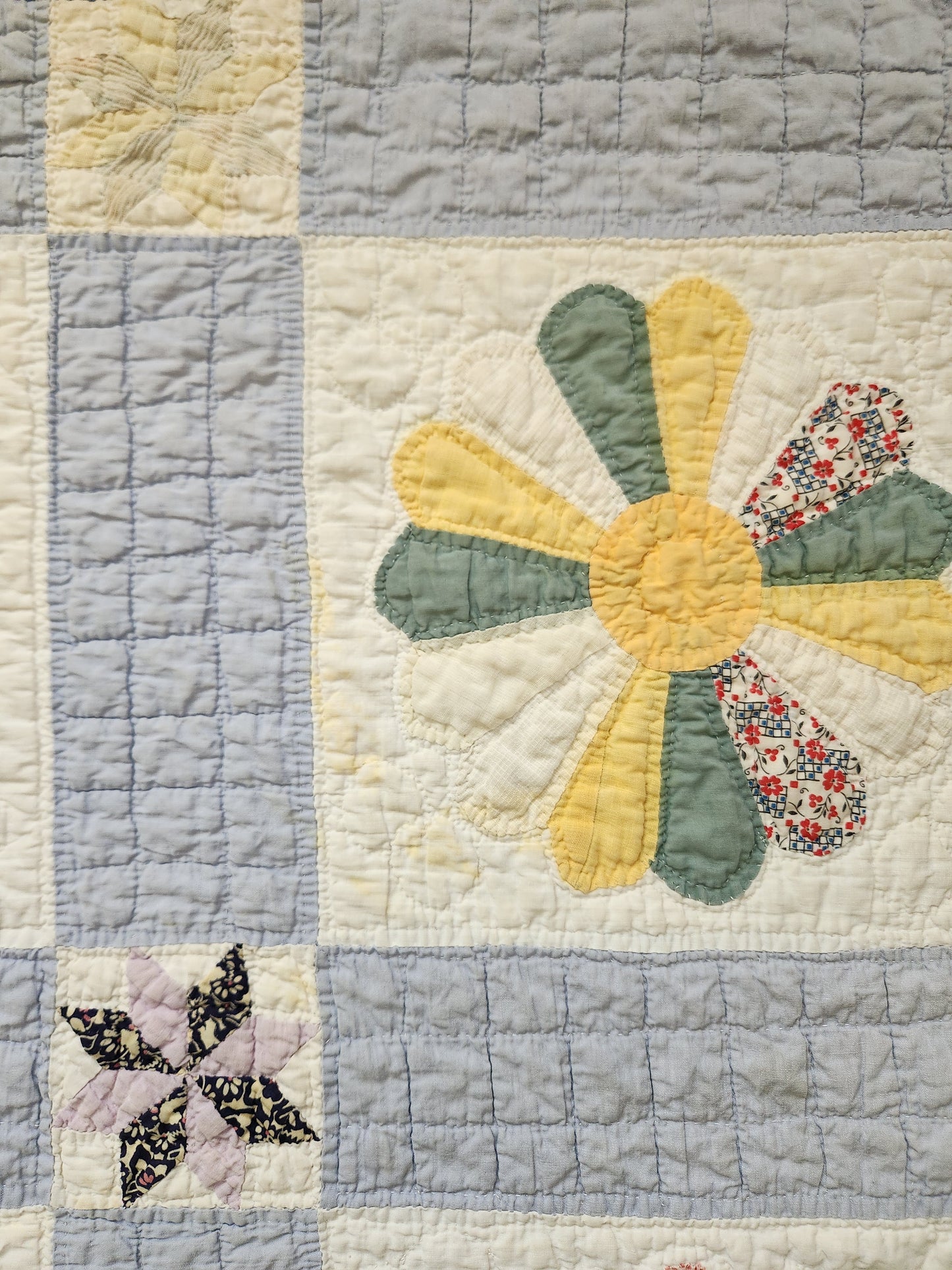 Vintage Handstitched Dresden Plate Quilt c1940