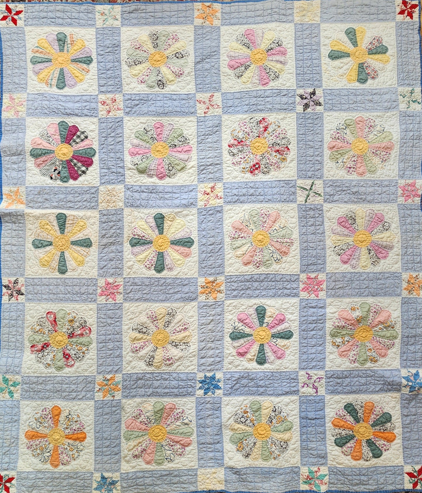 Vintage Handstitched Dresden Plate Quilt c1940