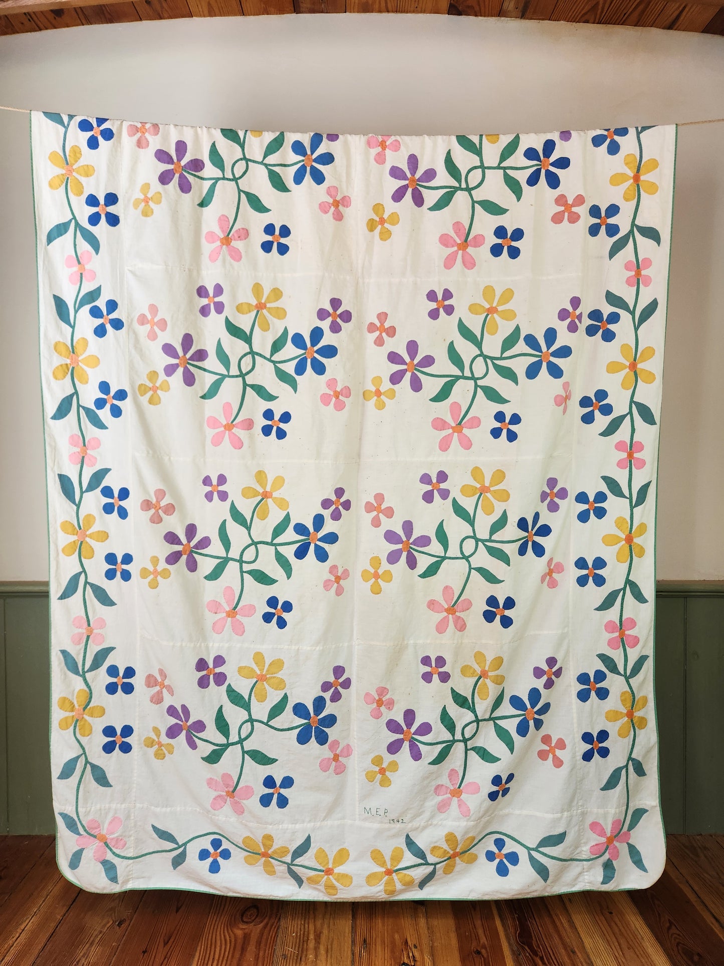 Vintage Floral Applique Coverlet 1942 (A)