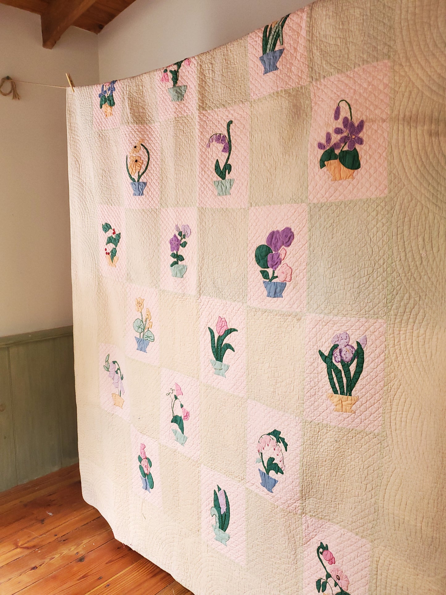 Vintage Flower Vignettes Quilt, ca 1940