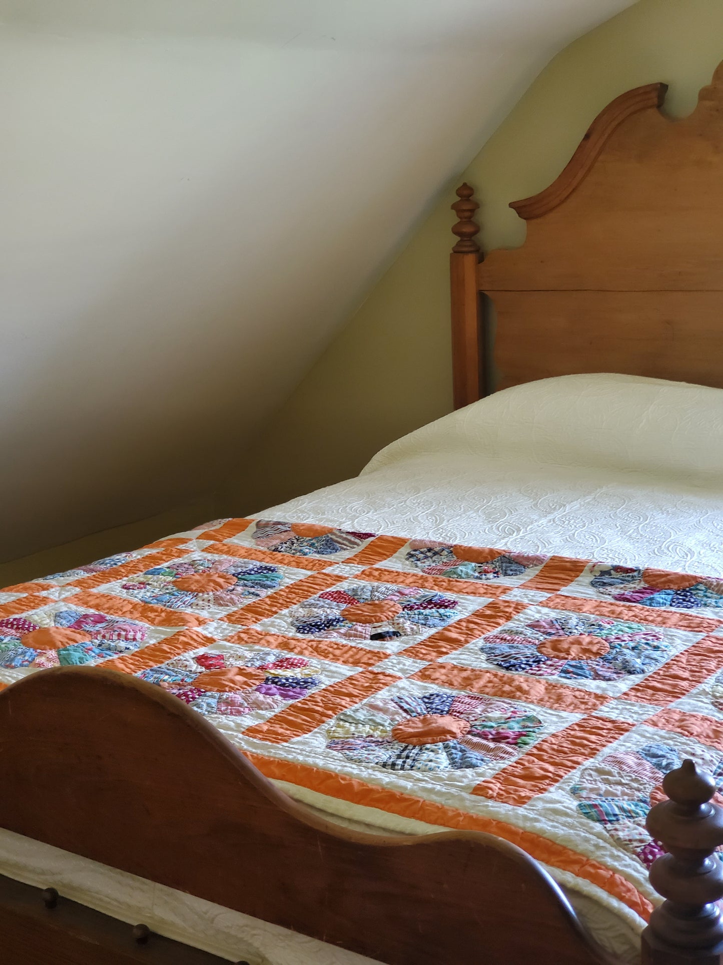 Vintage Dresden Plate Quilt c1940