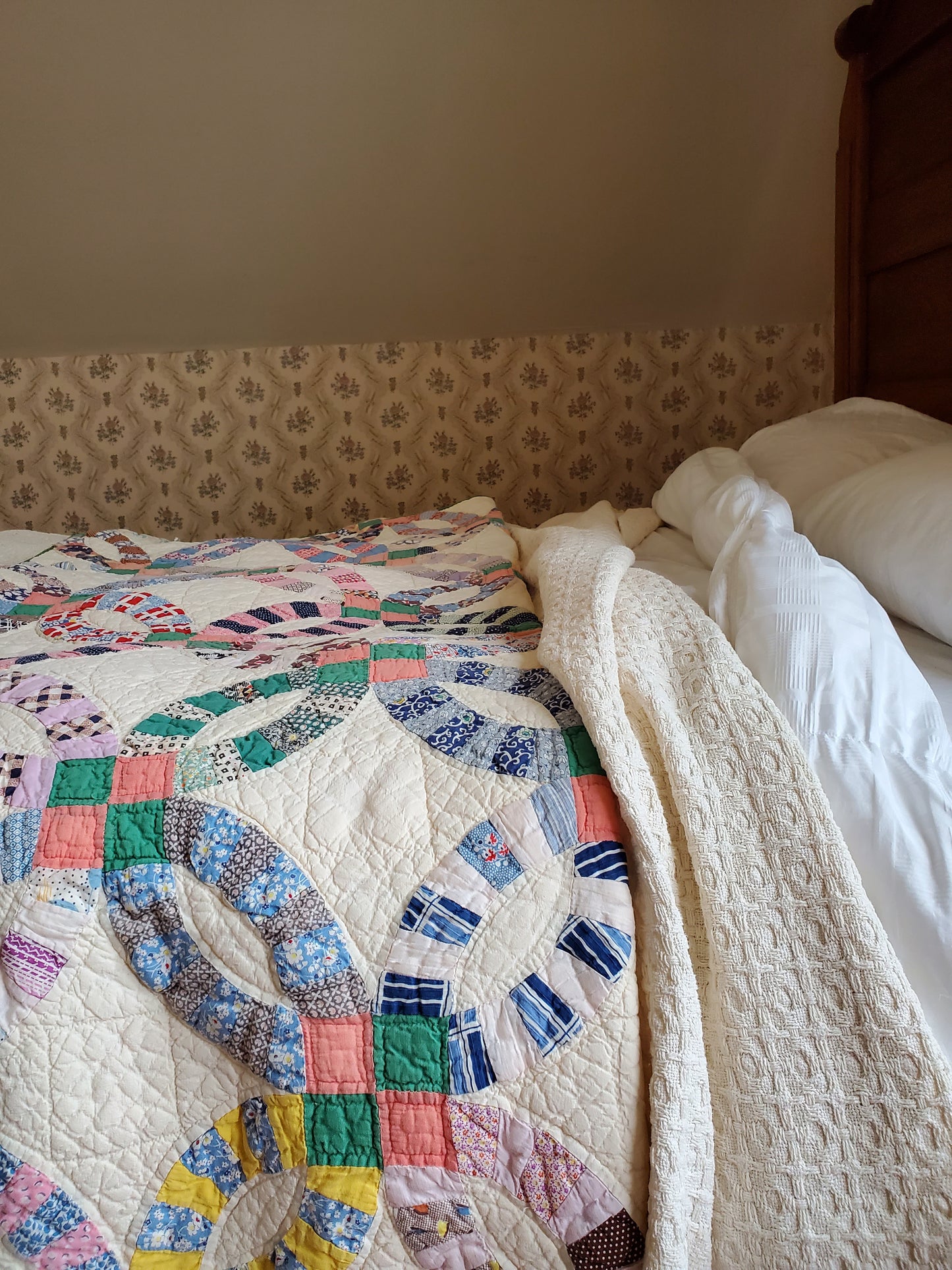 Vintage Feed Sack Wedding Rings Quilt, ca 1950