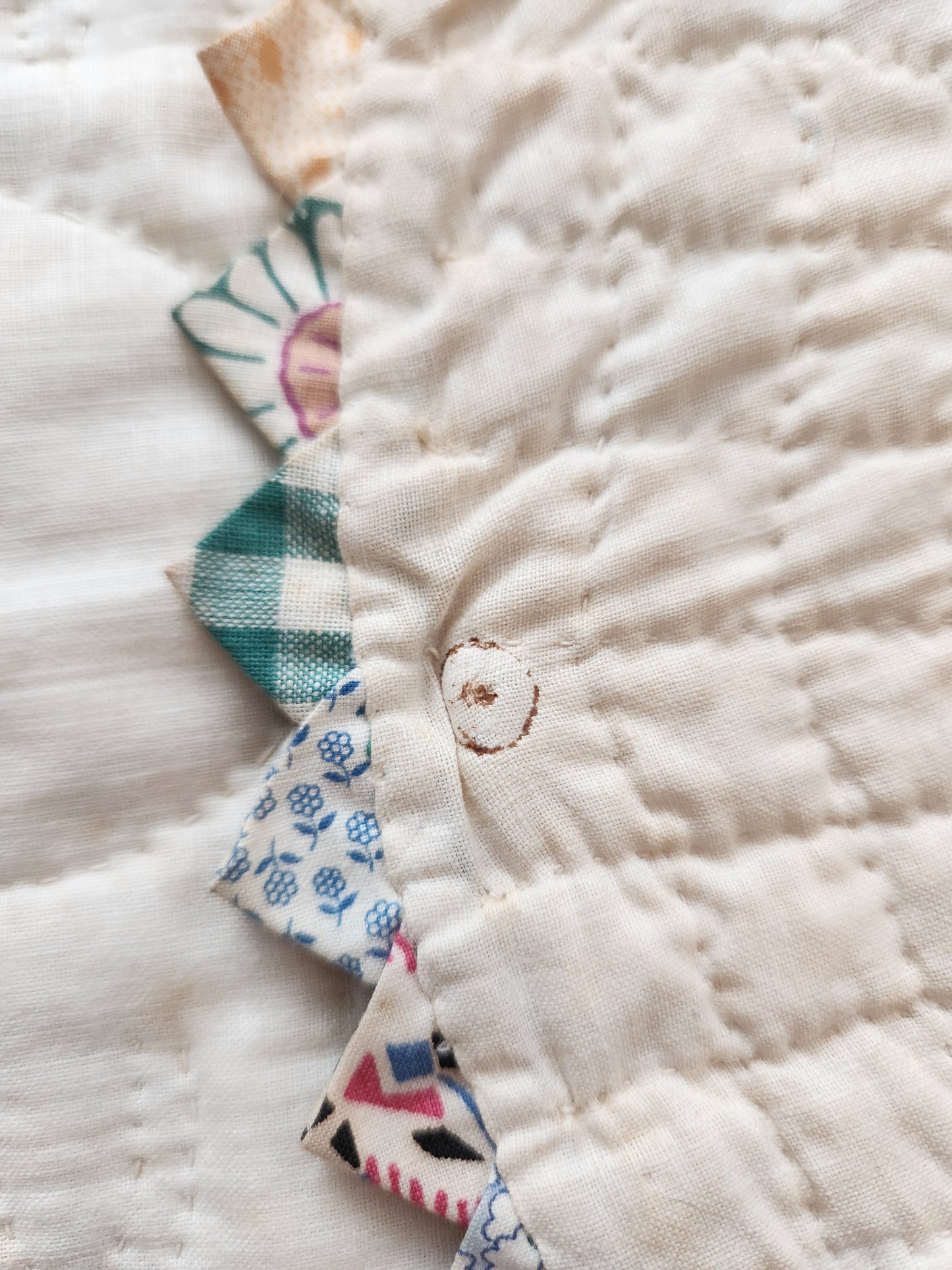 Vintage Double Wedding Ring Quilt with Prairie Points c1930