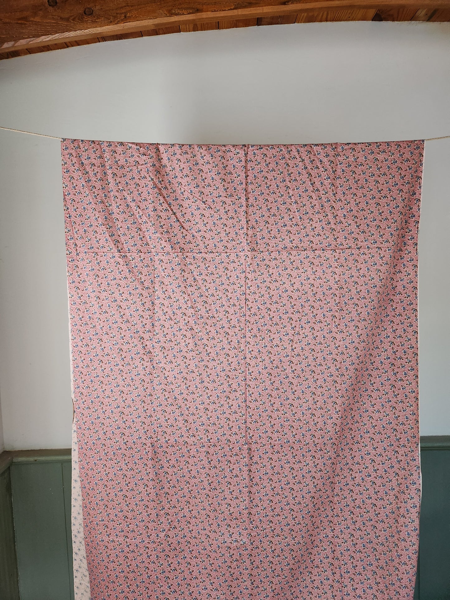 Vintage Lattice and Rose Cotton Yardage