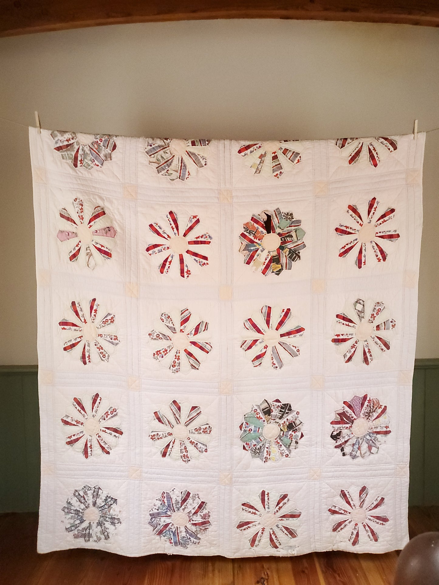 Feed Sack Dresden Plate/Friendship Flower Vintage Quilt, ca 1950