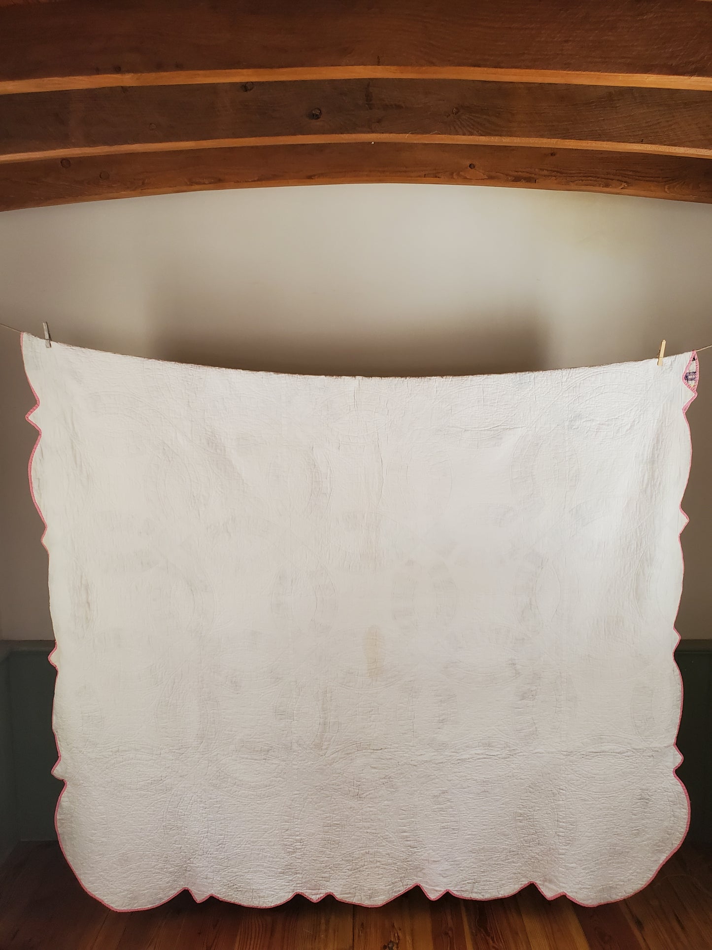 Vintage Wedding Ring Quilt with Scalloped Binding, ca 1930