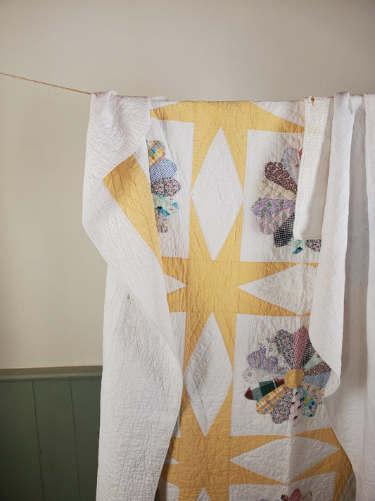 Vintage Dresden Plate Diamond Pieced Applique Quilt, ca 1950