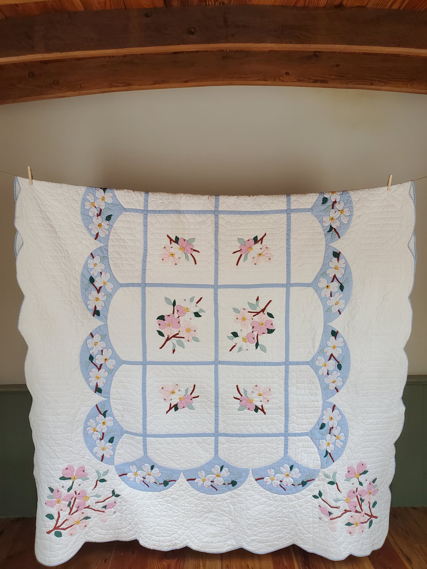 Vintage Dogwood Blossom Quilt, ca 1950