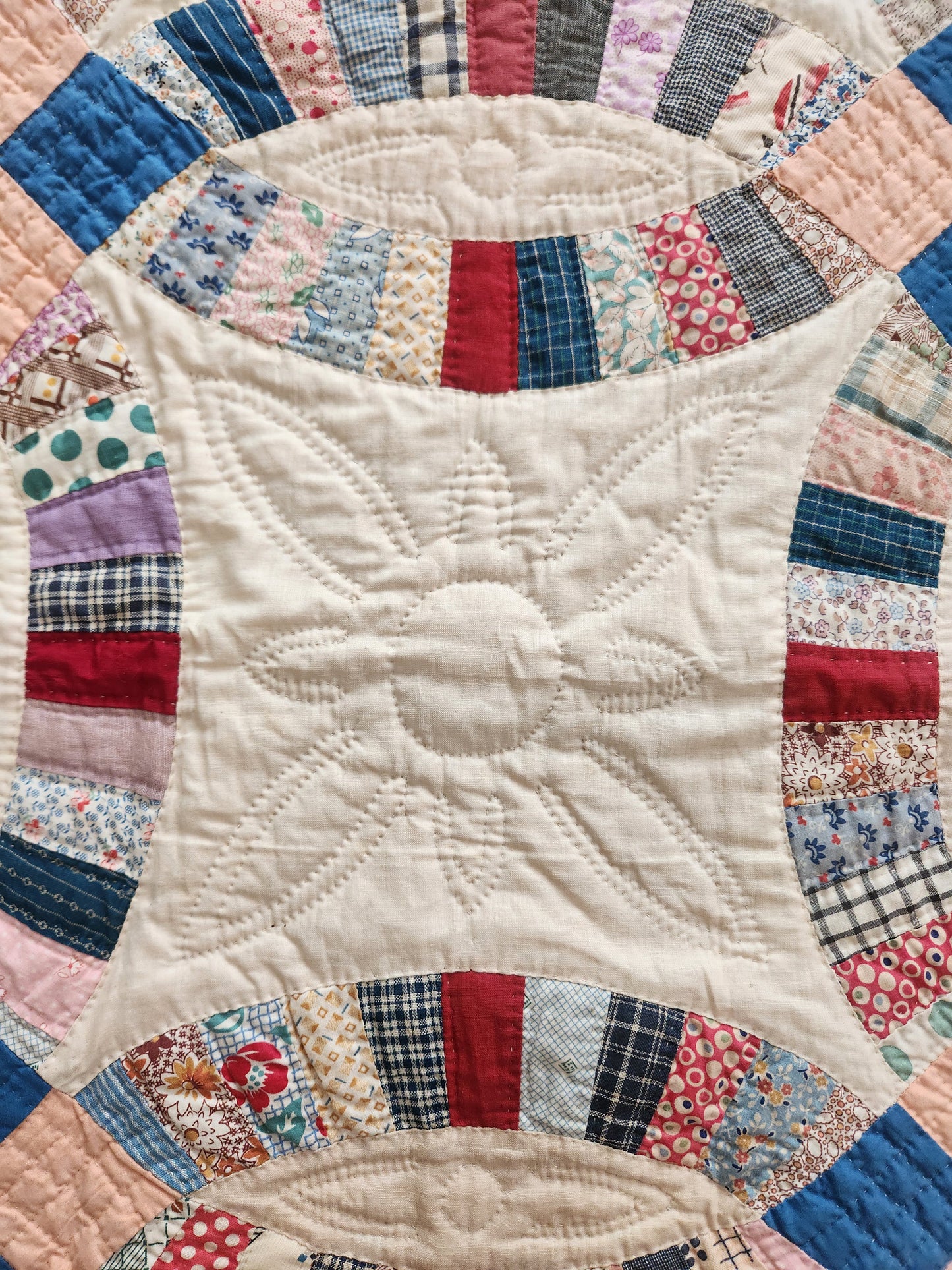 Vintage Double Wedding Ring Quilt with Prairie Points c1930