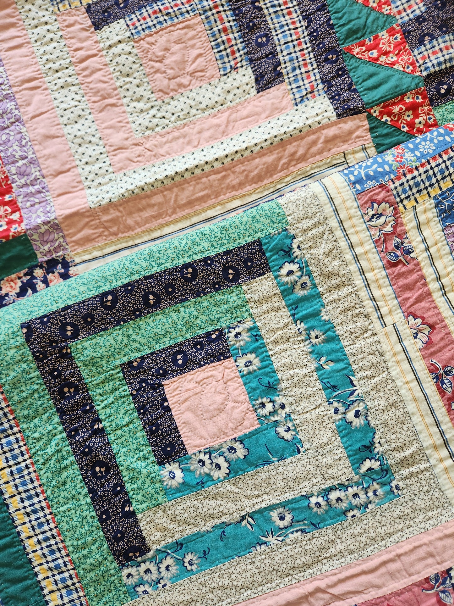 Stunning Vintage 1930’s Log Cabin Quilt