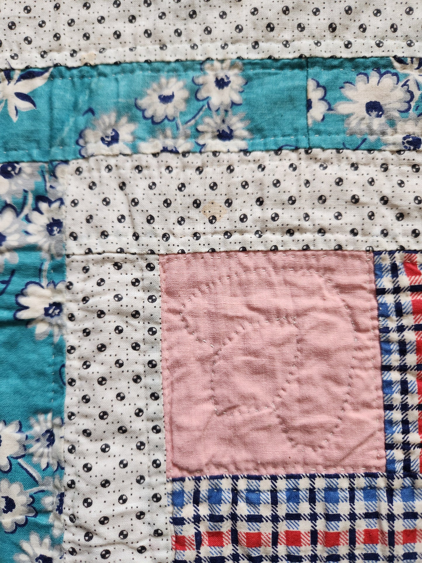 Stunning Vintage 1930’s Log Cabin Quilt