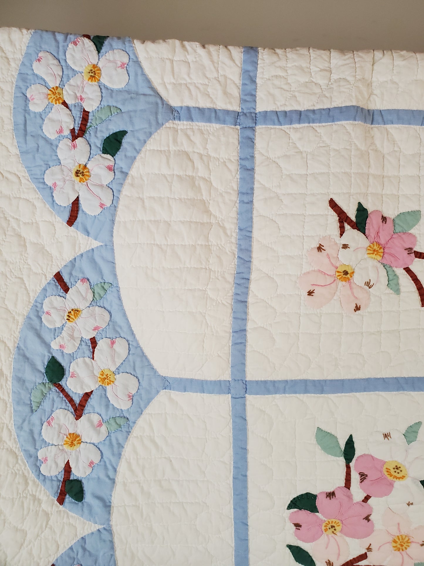 Vintage Dogwood Blossom Quilt, ca 1950