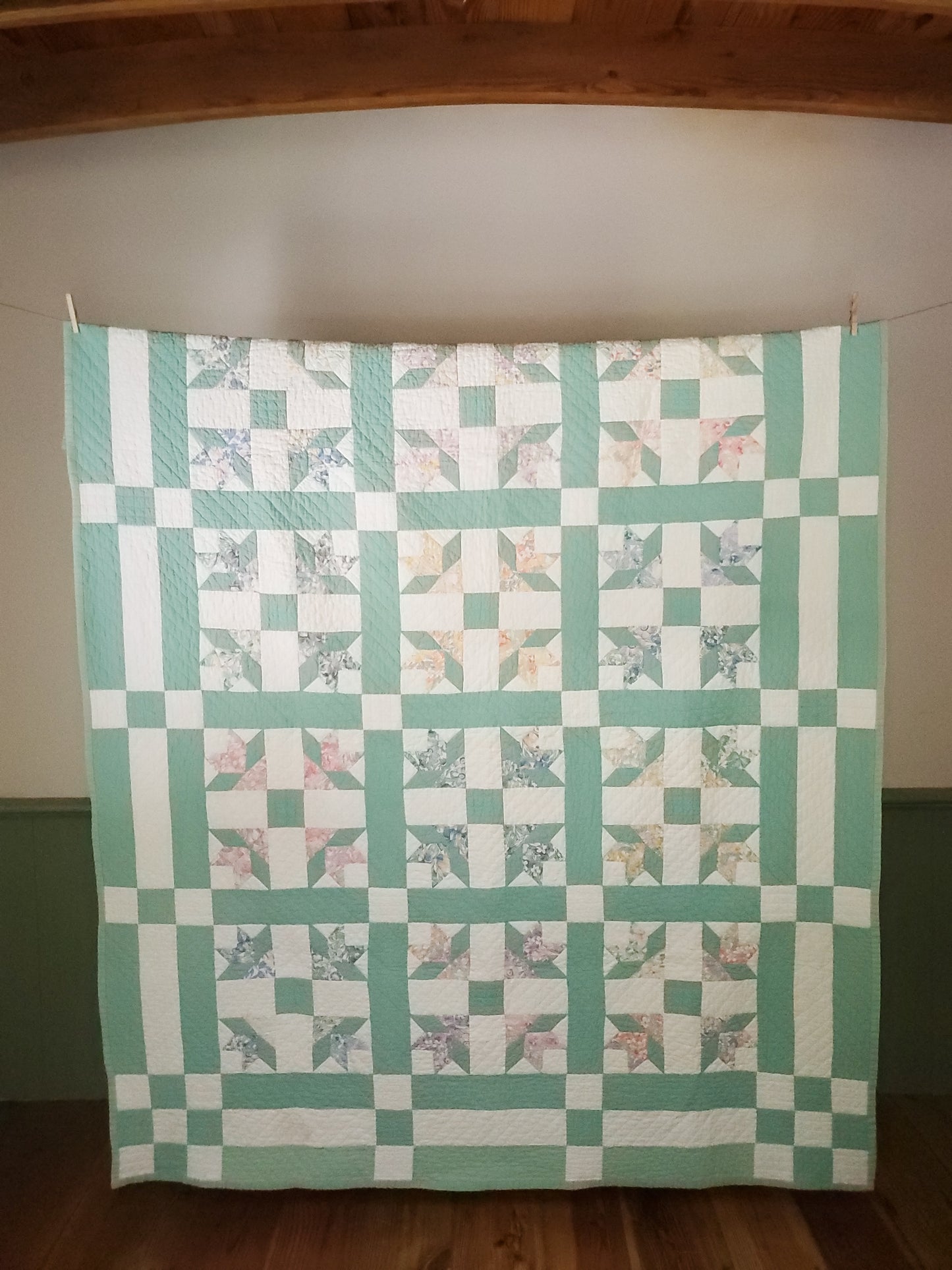 Gorgeous Hand Pieced Vintage Quilt, ca 1950