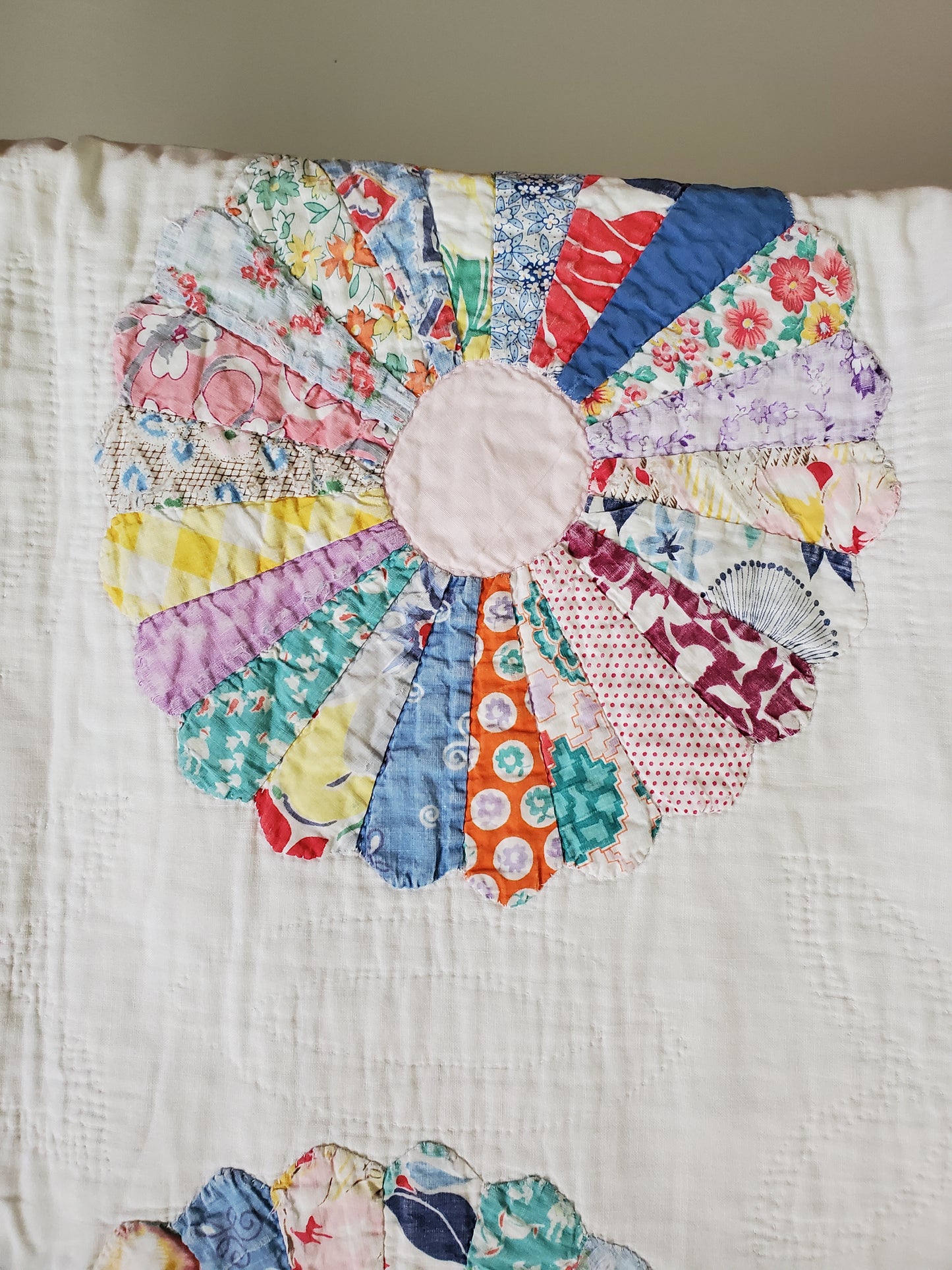 Vintage Dresden Plate Quilt ca 1930