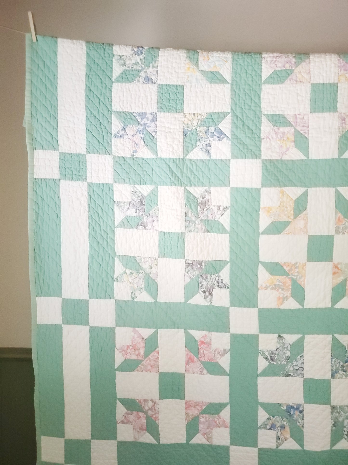 Gorgeous Hand Pieced Vintage Quilt, ca 1950