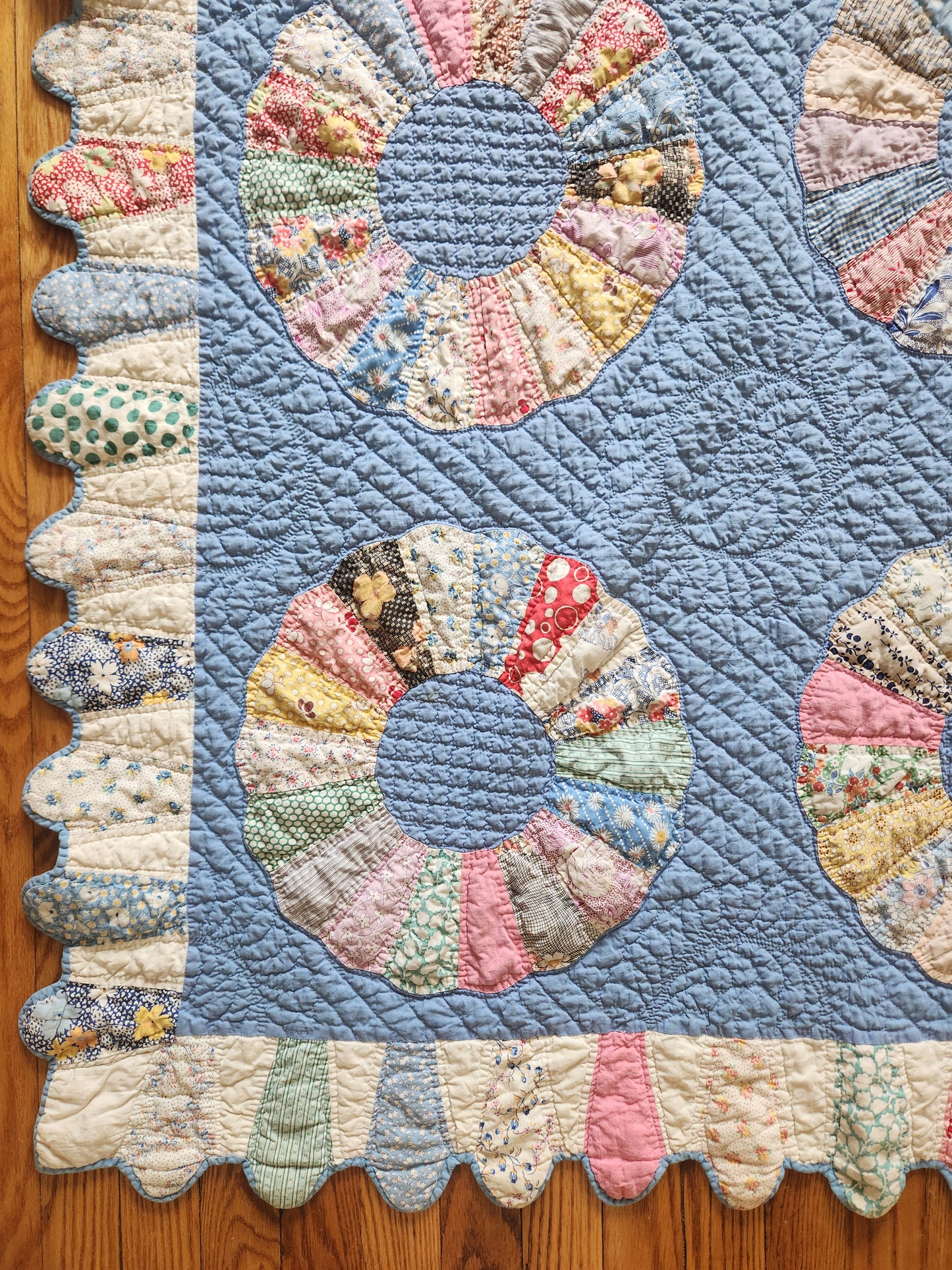 Vintage Dresden Plate Quilt c1930