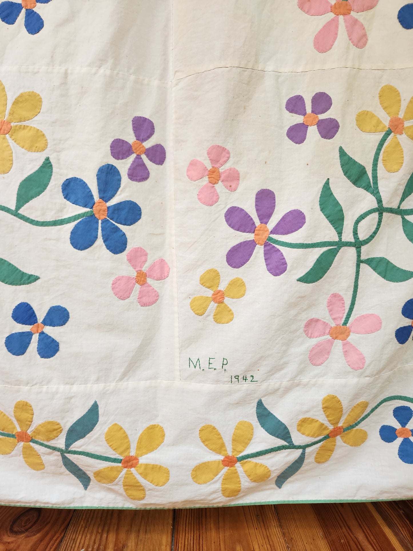 Vintage Floral Applique Coverlet 1942 (A)