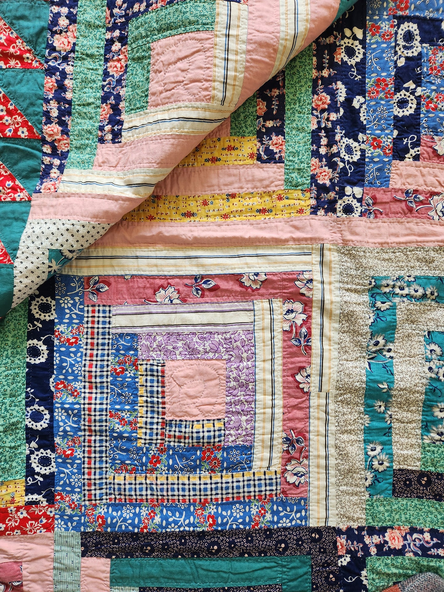Stunning Vintage 1930’s Log Cabin Quilt