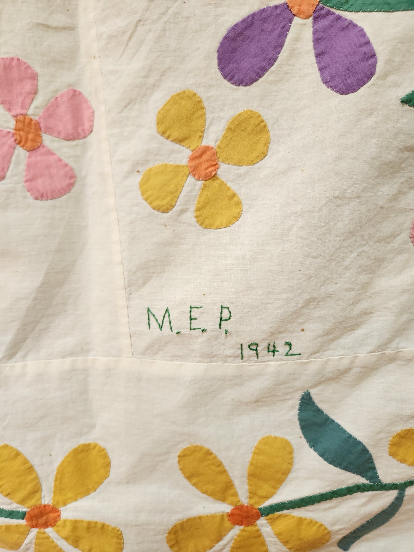 Vintage Floral Applique Coverlet 1942 (A)