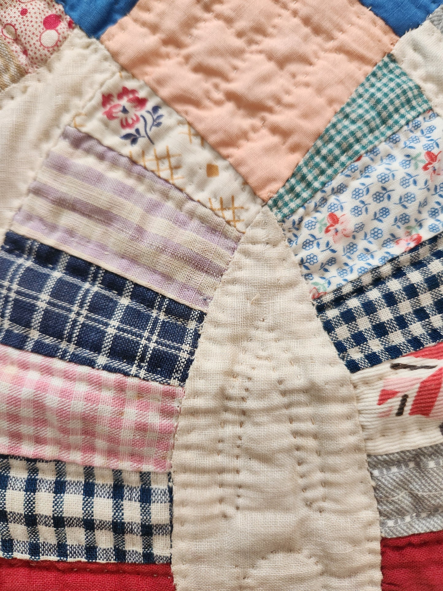 Vintage Double Wedding Ring Quilt with Prairie Points c1930